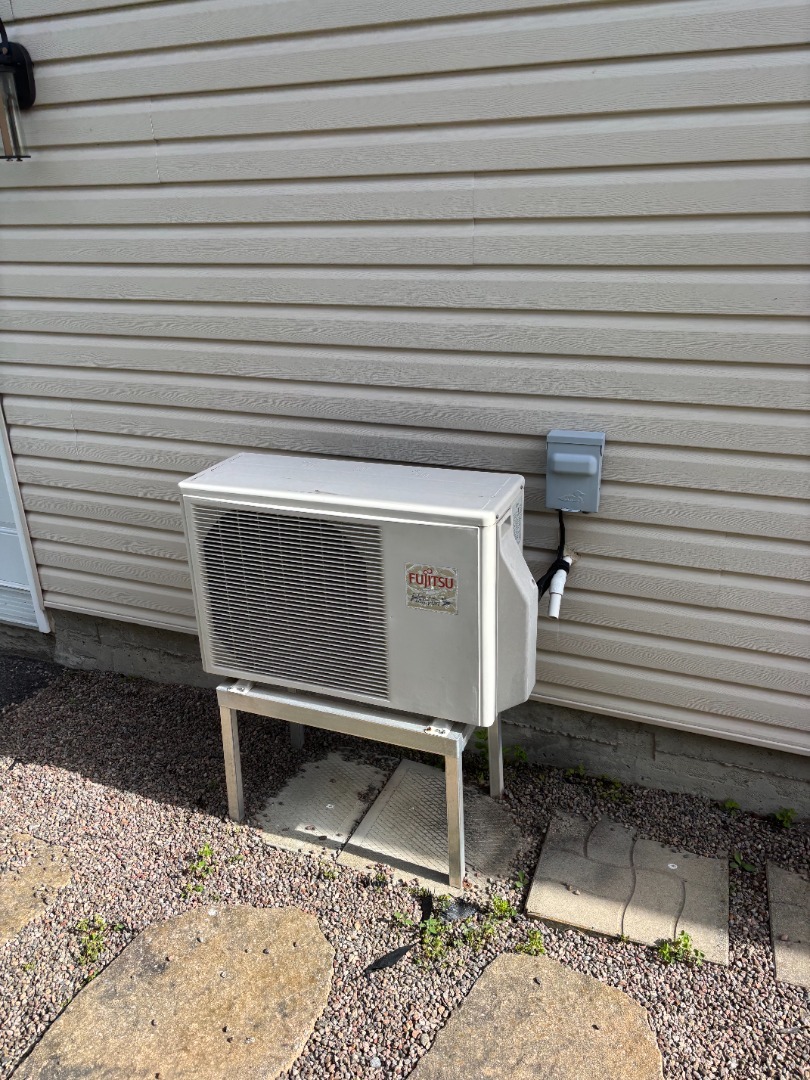 Vieille thermopompe à remplacer