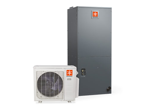 Unité intérieure grise haute avec logo orange à côté d'une unité extérieure blanche avec ventilateur
